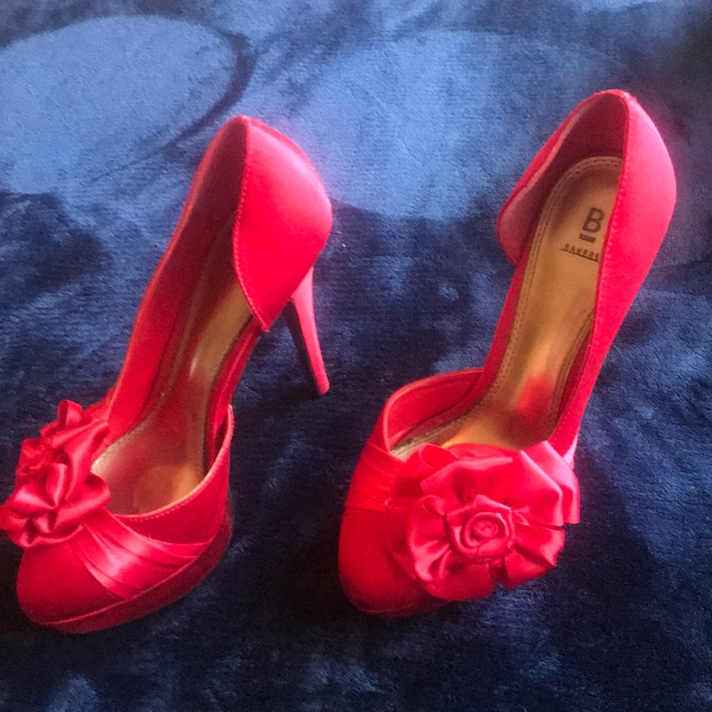 Bakers red pump shoes